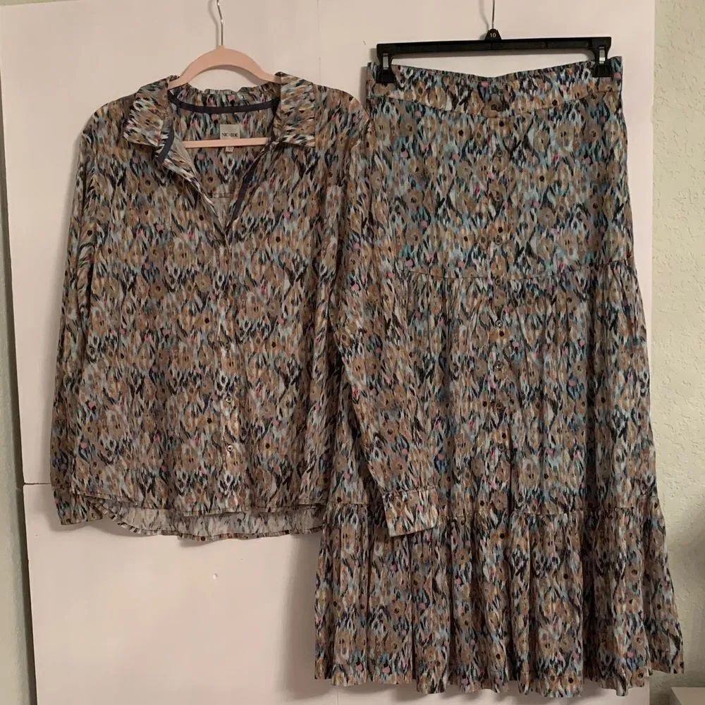 Nic+Zoe 2Pc Set Up Beat Ikat Crinkle L Shirt/Tiered Maxi M Skirt